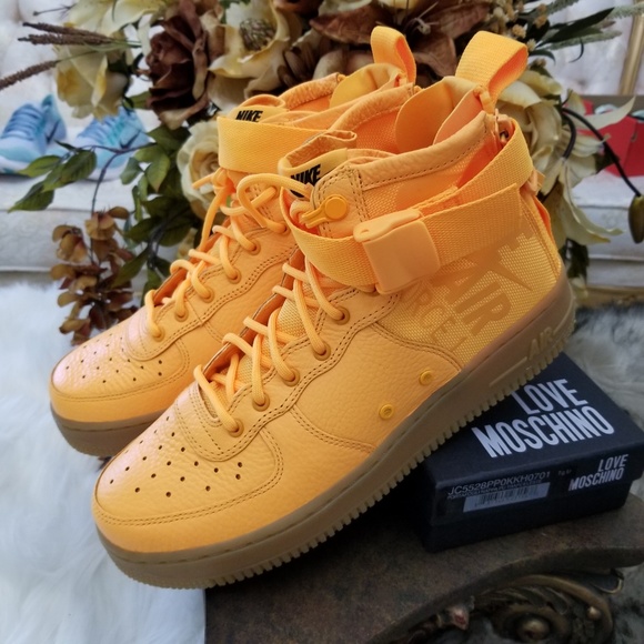 Nike SF Air Force 1 Mid Shoes - Picture 3 of 8